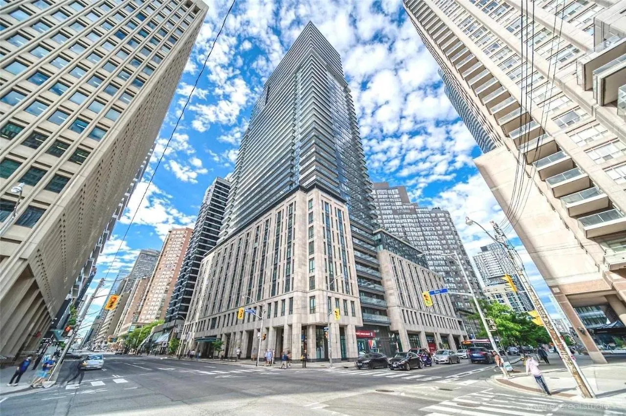 Luxury View In Toronto Downtown 3 Bedroom 2.5 Bathroom 1 Parking 0*,  Kanada