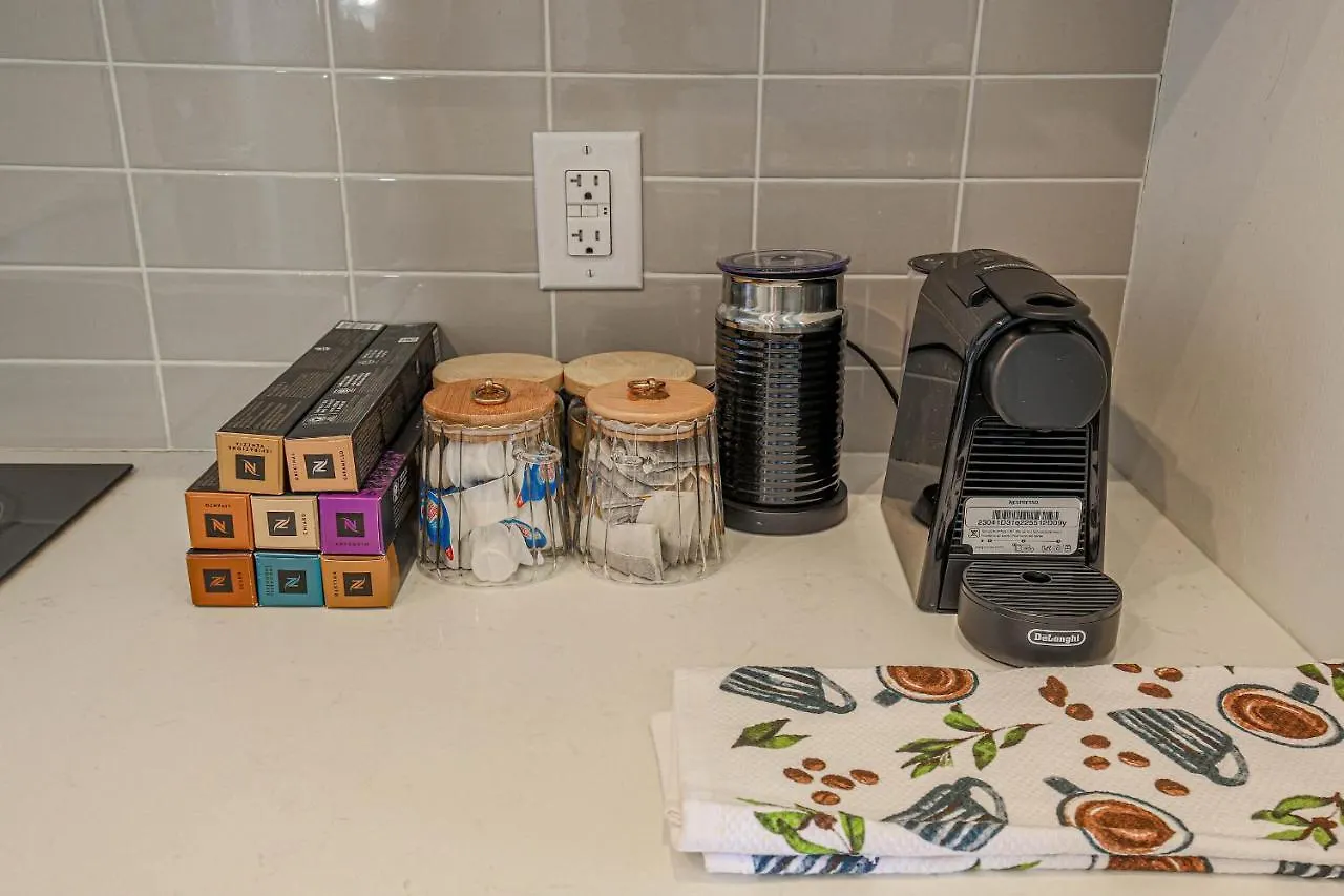 Apartment Luxury View In Toronto Downtown 3 Bedroom 2.5 Bathroom 1 Parking