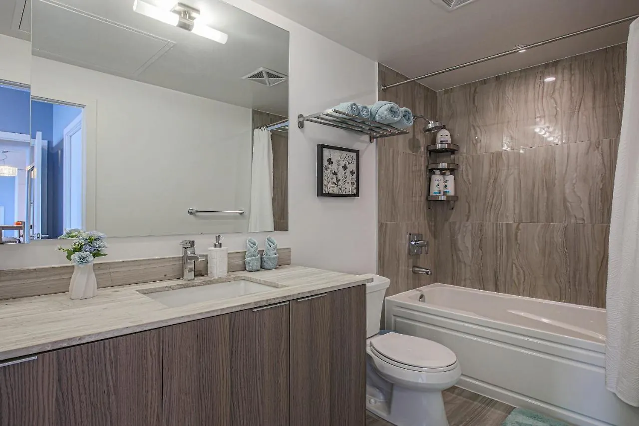 Luxury View In Toronto Downtown 3 Bedroom 2.5 Bathroom 1 Parking 0*,  Kanada