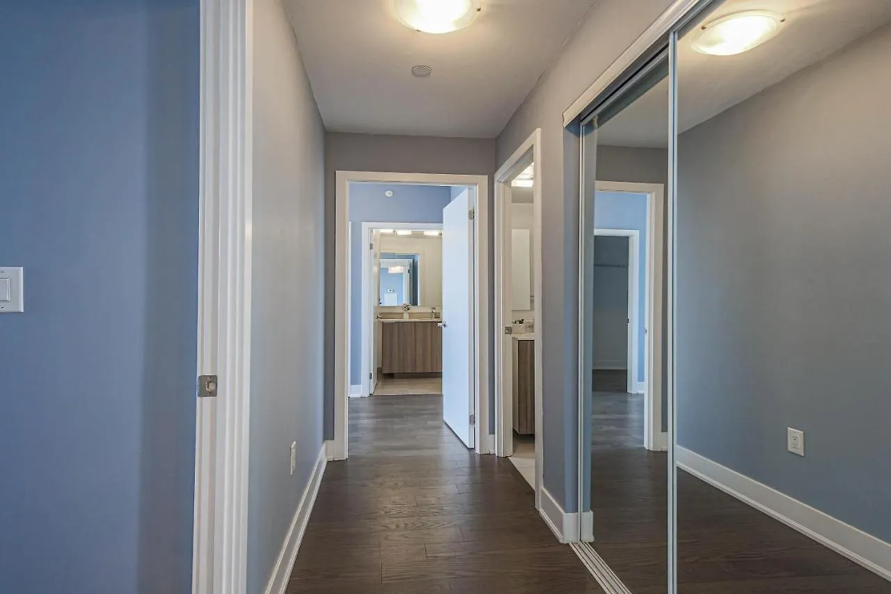 Luxury View In Toronto Downtown 3 Bedroom 2.5 Bathroom 1 Parking 0*,  Kanada